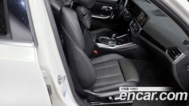 BMW 3-Series 320i