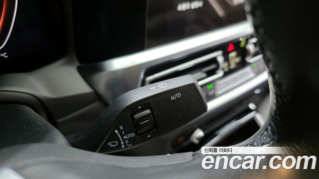 BMW 3-Series 320i