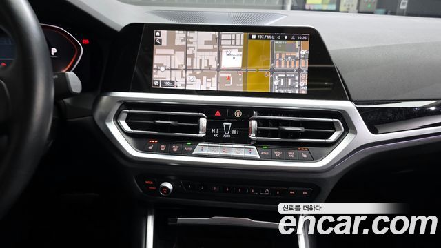 BMW 3-Series 320i