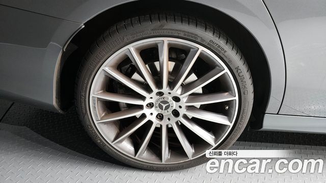 Mercedes-Benz E-Class E350 4MATIC AMG Line