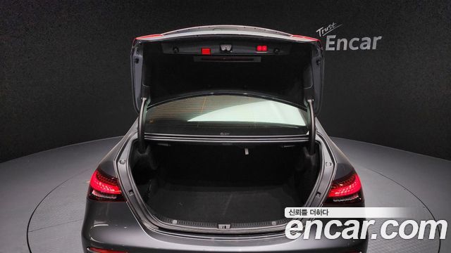 Mercedes-Benz E-Class E350 4MATIC AMG Line