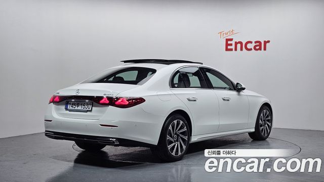 Mercedes-Benz E-Class E300 4MATIC Exclusive