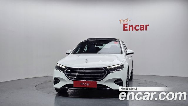 Mercedes-Benz E-Class E300 4MATIC Exclusive