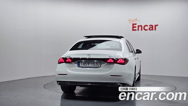 Mercedes-Benz E-Class E300 4MATIC Exclusive