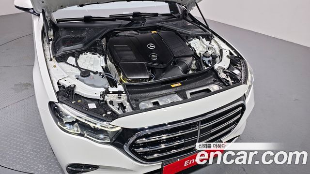 Mercedes-Benz E-Class E300 4MATIC Exclusive