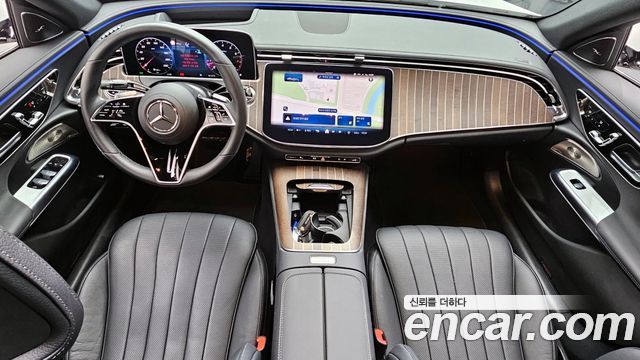 Mercedes-Benz E-Class E300 4MATIC Exclusive