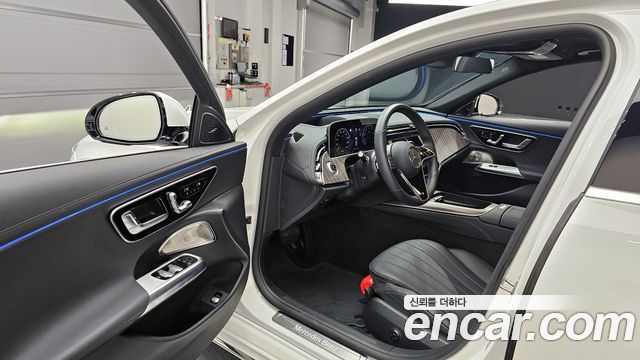 Mercedes-Benz E-Class E300 4MATIC Exclusive