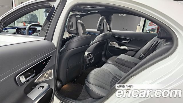 Mercedes-Benz E-Class E300 4MATIC Exclusive