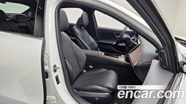 Mercedes-Benz E-Class E300 4MATIC Exclusive