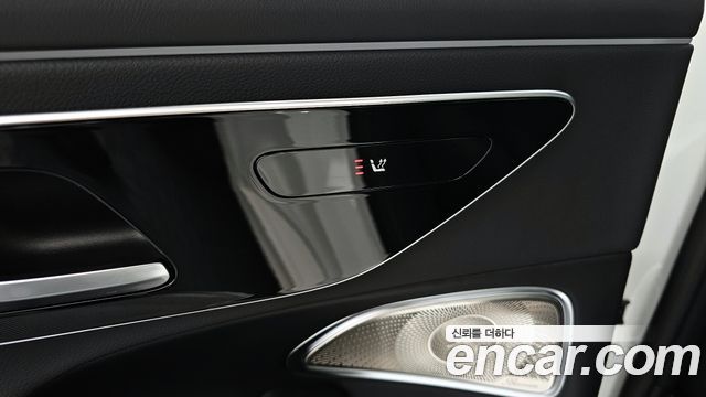 Mercedes-Benz E-Class E300 4MATIC Exclusive