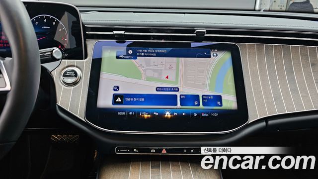 Mercedes-Benz E-Class E300 4MATIC Exclusive