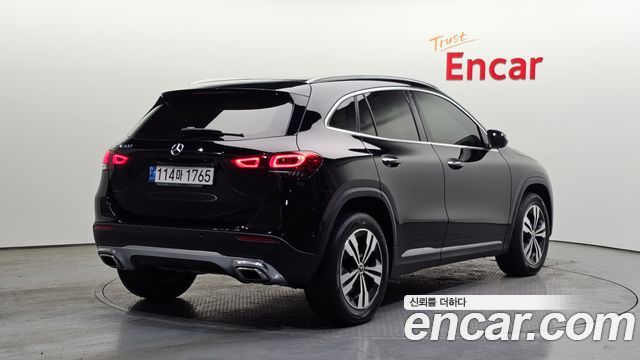 Mercedes-Benz GLA-Class GLA220