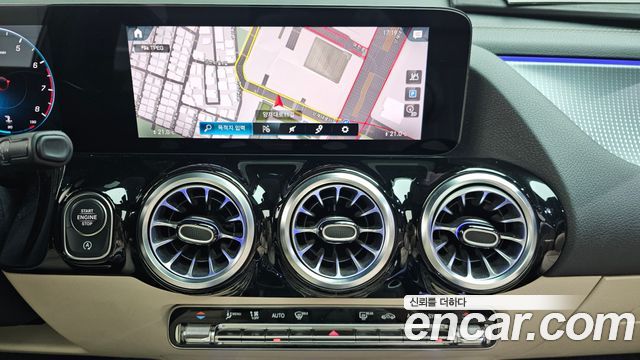 Mercedes-Benz GLA-Class GLA220