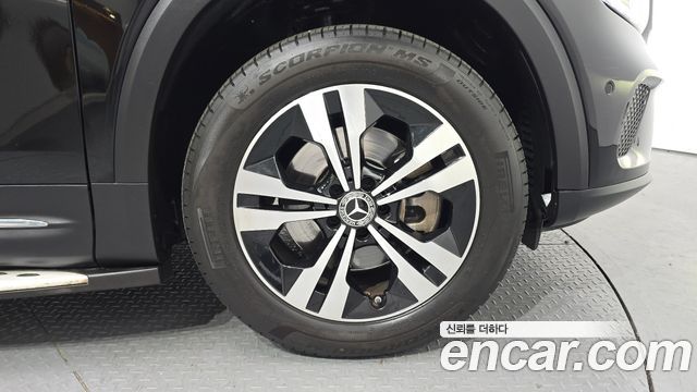 Mercedes-Benz GLB-Class GLB220