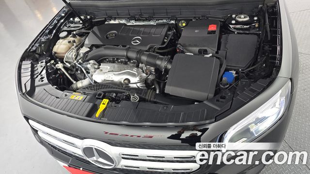 Mercedes-Benz GLB-Class GLB220
