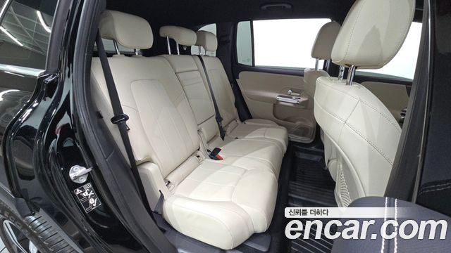 Mercedes-Benz GLB-Class GLB220