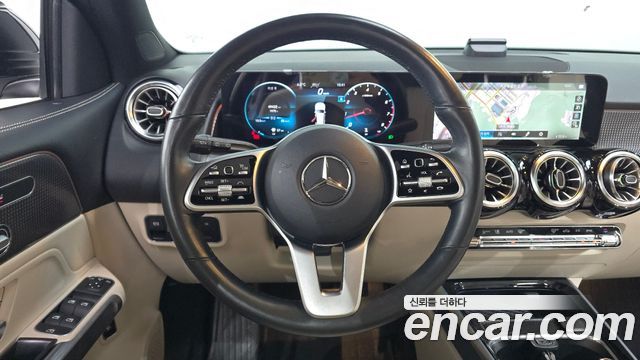 Mercedes-Benz GLB-Class GLB220