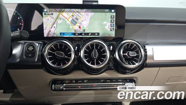 Mercedes-Benz GLB-Class GLB220