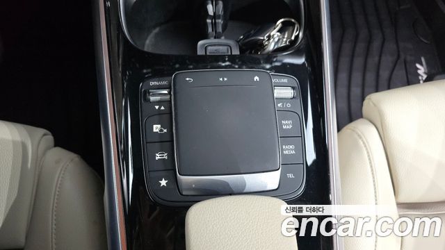 Mercedes-Benz GLB-Class GLB220
