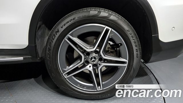 Mercedes-Benz GLC-Class GLC300e 4MATIC Coupe