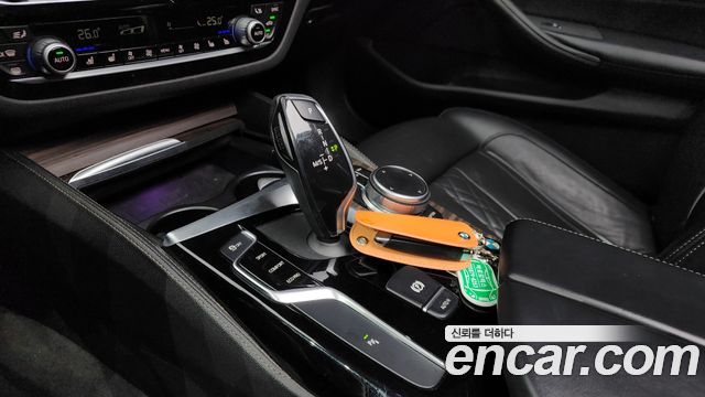 BMW 5-Series 520d xDrive Luxury Plus