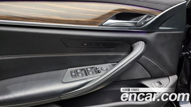 BMW 5-Series 520d xDrive Luxury Plus