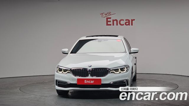 BMW 5-Series 520i Luxury