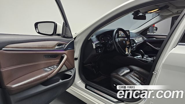 BMW 5-Series 520i Luxury
