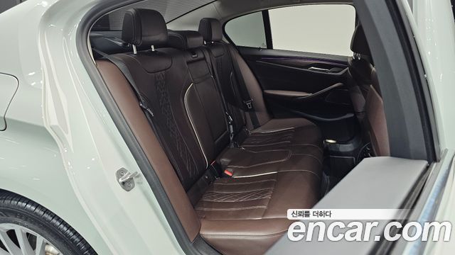 BMW 5-Series 520i Luxury