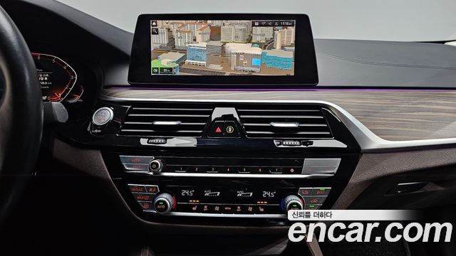 BMW 5-Series 520i Luxury