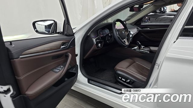 BMW 5-Series 530i Luxury