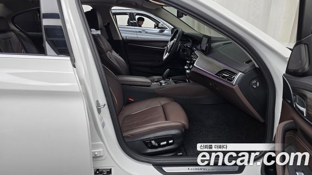 BMW 5-Series 530i Luxury