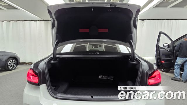 BMW 5-Series 530i Luxury