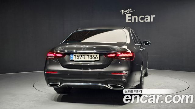 Mercedes-Benz E-Class E220d 4MATIC AMG Line