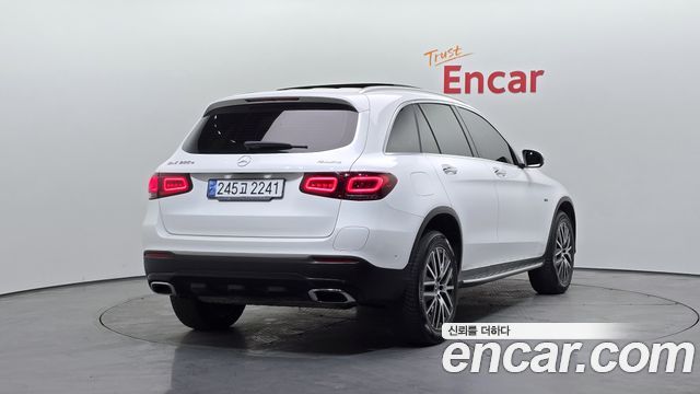 Mercedes-Benz GLC-Class GLC300e 4MATIC