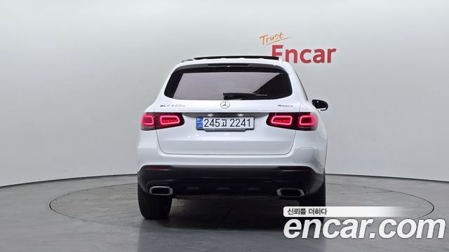 Mercedes-Benz GLC-Class GLC300e 4MATIC