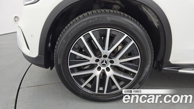 Mercedes-Benz GLC-Class GLC300e 4MATIC