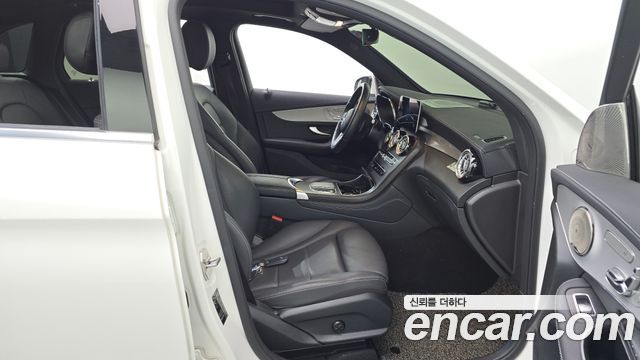 Mercedes-Benz GLC-Class GLC300e 4MATIC