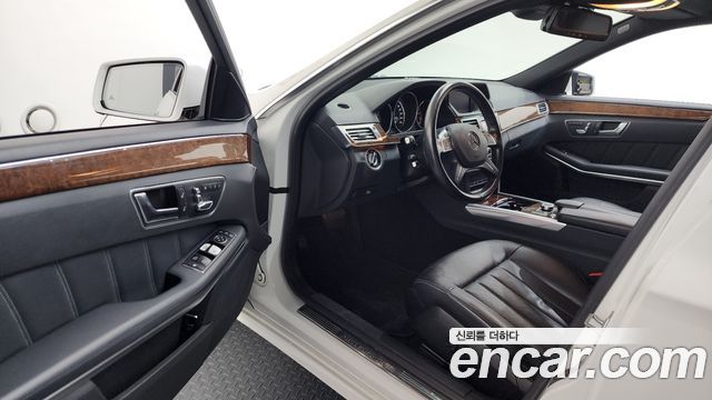 Mercedes-Benz E-Class E300 Elegance