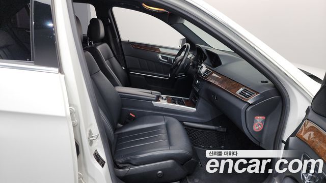 Mercedes-Benz E-Class E300 Elegance