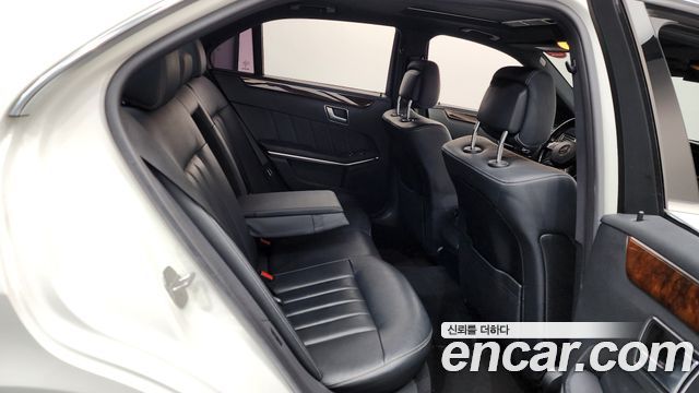 Mercedes-Benz E-Class E300 Elegance