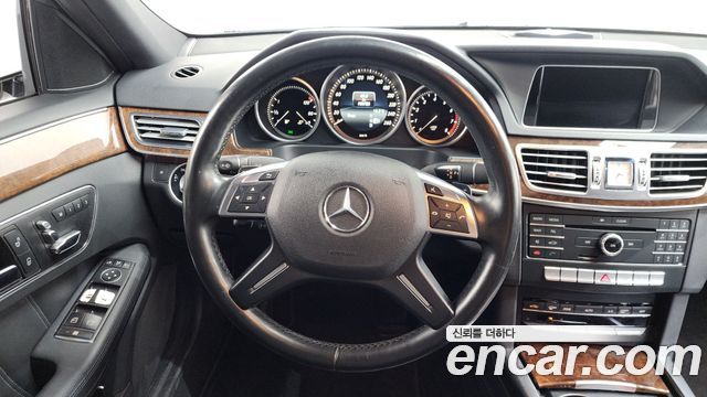 Mercedes-Benz E-Class E300 Elegance
