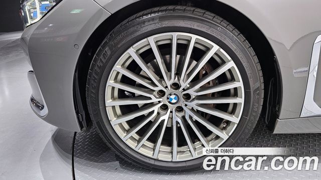 BMW 7-Series 740i Design Pure Excellence