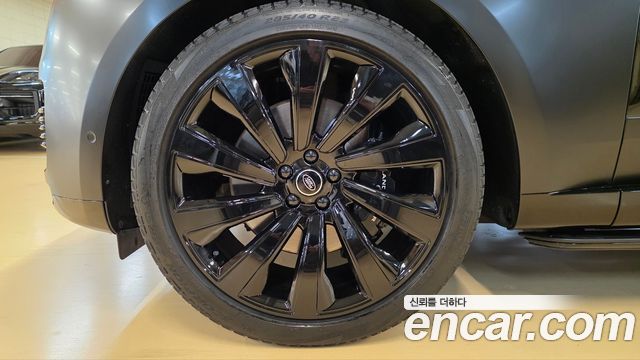 Land Rover Range Rover P530 SV Long Wheel Base