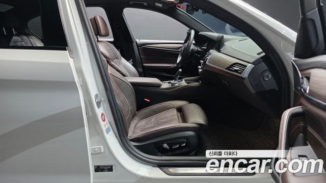 BMW 5-Series 530i M Sport Package Plus
