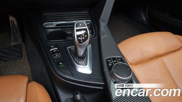 BMW 3-Series 330i M Sport Shadow