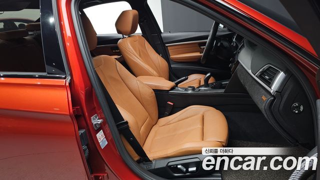 BMW 3-Series 330i M Sport Shadow