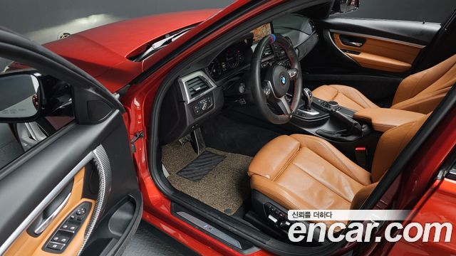 BMW 3-Series 330i M Sport Shadow