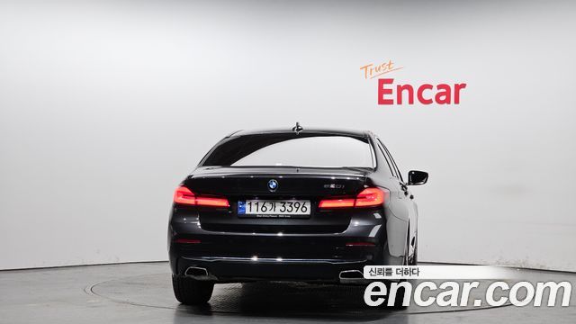 BMW 5-Series 520i Luxury