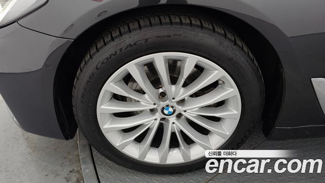 BMW 5-Series 520i Luxury